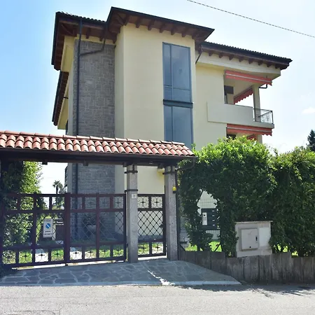 公寓 In A Prime Location On Maggiore